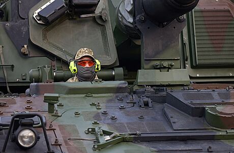 Ukrajintí vojáci se v Nmecku uí pro protiofenzivu. (14. kvtna 2023)