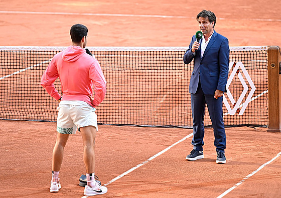 Bývalý francouzský tenista Fabrice Santoro zpovídá na Roland Garros Novaka...