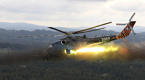 Vrtulník Mi-24/35 pi stelb neízených raket S-8