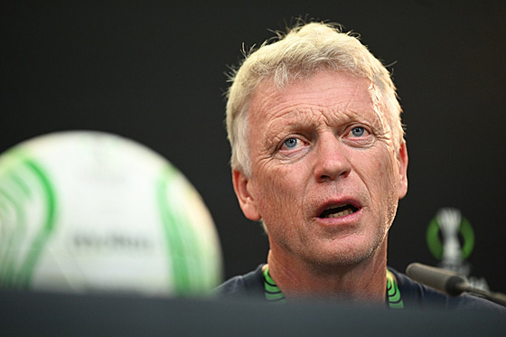 Trenér fotbalist� West Hamu David Moyes na tiskové konferenci p�ed finále...