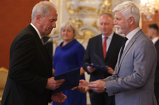 Pedseda Ústavního soudu Josef Baxa (vlevo) a prezident Petr Pavel - ilustraní snímek.