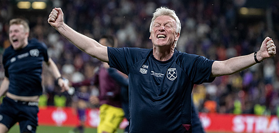 David Moyes, trenér West Hamu, se raduje z triumfu v Konferenní lize.