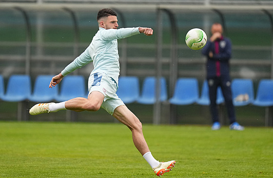 Declan Rice, hvzda a kapitán West Hamu bhem tréninku na Strahov ped finále...