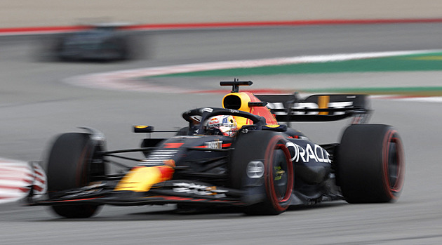 Verstappen ovládl kvalifikaci v Barceloně, za ním dojeli Sainz a Norris