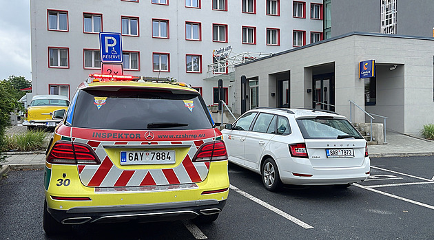 Hosté pražského hotelu měli zažívací potíže, pět z nich je v nemocnici