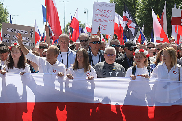 Kaczyński se před volbami vrací do vlády, bude mocný „nadpremiér“, píše tisk