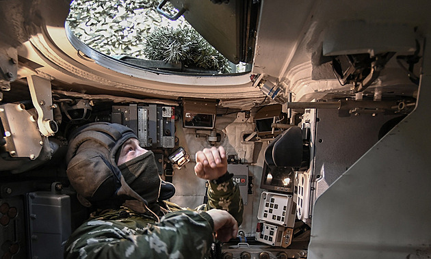 Až 115 tisíc vojáků. Rusové masivně rozšiřují základny podél hranice s NATO