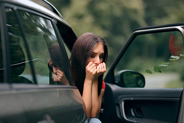 Pytlíky na zvratky do výbavy elektroaut. Vozy umocňují častou nemoc z pohybu