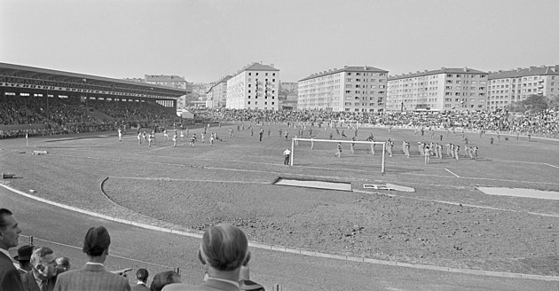 OBRAZEM: Stadion postavili místo rybníku. Starý Eden otevřel před 70 lety Bican