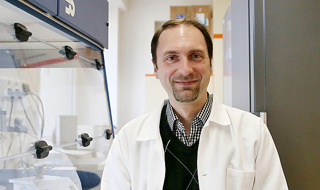 Daniel Růžek patří mezi vědce, kteří pracují na léku proti encefalitidě.