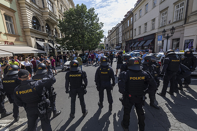 V Praze se porvali fanoušci Fiorentiny a West Hamu. Policie zadržela 16 lidí