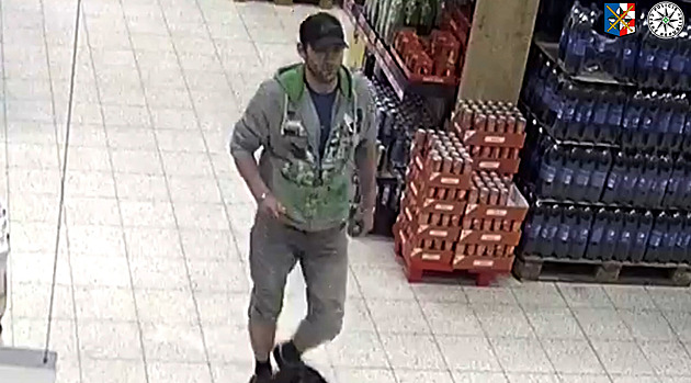 Policie pátrá po muži ze supermarketu v Olomouci, může být spojen se zločinem