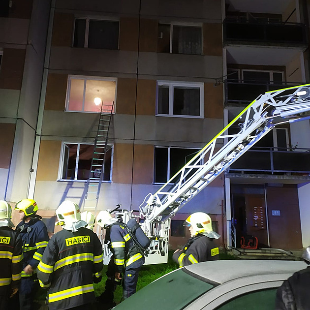 Opilá žena hodila na svíčku deku a zapálila byt, má podmínku a musí se léčit