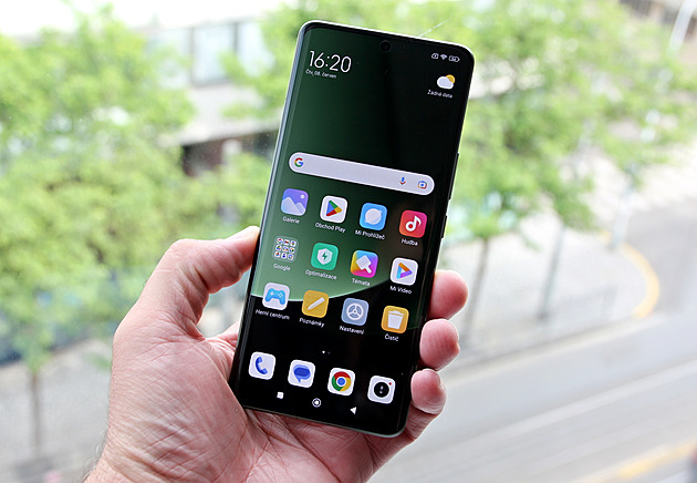 Smartphonové monstrum od Xiaomi přišlo na návštěvu. V Česku ho nekoupíte