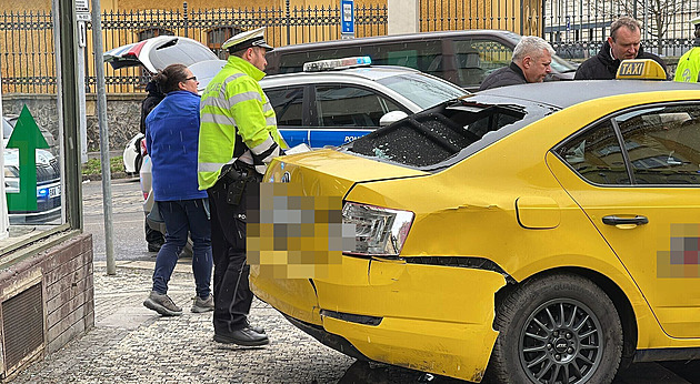 Špatně zabrzdil auto, které zabilo chodkyni. Taxikáři hrozí až šest let vězení