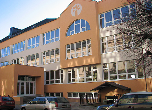 Budova gymnázia v Havlíkov Brod.