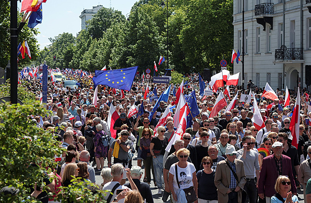 Varšava zažívá největší protest od roku 1989. Lidem vadí chystané zákony