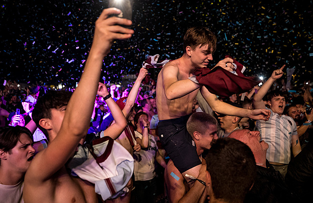 Média o finále: Skvělá atmosféra v Edenu, kaňkou jsou potyčky a Biraghiho zranění