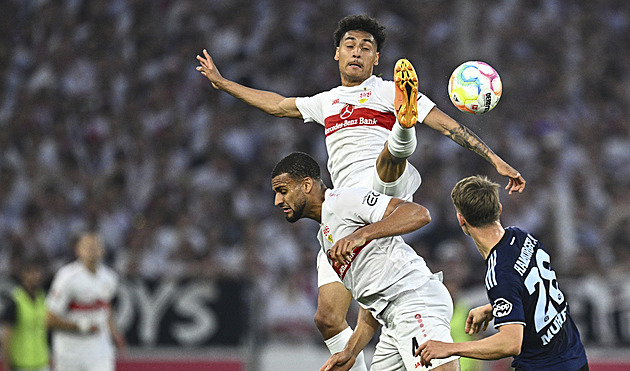 Stuttgart je blízko záchraně, v úvodním duelu baráže porazil Hamburk 3:0