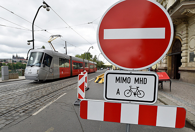 Praha chce zpoplatnit silnice u Vltavy. Průjezd si každý rozmyslí, míní radní