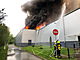Ve Ždánicích na Hodonínsku hoří hala v průmyslovém areálu, hasiči vyhlásili...