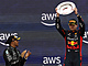 Max Verstappen s trofej pro vtze Velk ceny panlska. Na fotce mu tlesk i...