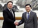 éf automobilky Tesla Elon Musk a ínský ministr zahranií chin Kang (30....