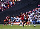 Bruno Fernandes z Manchesteru United dává gól z penalty.