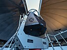 Instalace nejvtího dalekohledu na Morav, který je umístný na Hvzdárn a...
