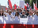 Donald Tusk a bývalý polský prezident Lech Walesa ve Varav na pochodu k 34....