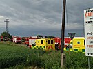 Záchranái zasahují u nehody vlaku a kamionu nedaleko Holeova.