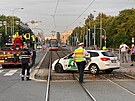 Ve �vehlov� ulici se st�etla tramvaj s autem. (9. �ervna 2023)
