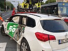 Ve �vehlov� ulici se st�etla tramvaj s autem. (9. �ervna 2023)
