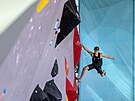 Devatenáctiletý francouzský lezec Mejdi Schalck na boulderingovém Svtovém...