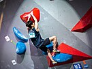 Korejský lezec I To-hjon ve finále boulderingového Svtového poháru v Praze