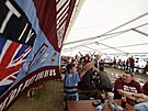 Fanou�ci West Hamu p�ed fotbalov�m utk�n�m v Praze. (7. �ervna 2023)