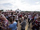 Fanouci West Hamu ped fotbalovým utkáním v Praze. (7. ervna 2023)