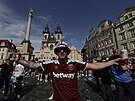 Fanou�ci West Hamu p�ed fotbalov�m utk�n�m v Praze. (7. �ervna 2023)