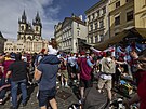 Fanouci West Hamu ped fotbalovým utkáním v Praze. (7. ervna 2023)