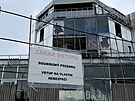 Nejvtí ernou stavbu v Plzni zaínají vyklízet