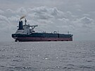 Tanker Anshun ve vodách poblí Ceuty peváí ropu z Ruska, aby se produkt...