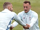 Vladimír Coufal s Tomáem Soukem na tréninku West Hamu v Praze ped finále...