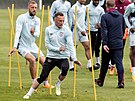 Vladimír Coufal s Tomáem Soukem na tréninku West Hamu v Praze ped finále...