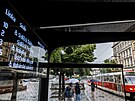 Praha za�ala od roku 2021 m�nit p��st�e�ky na zast�vk�ch MHD. Lid� si chv�l�...