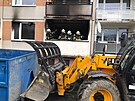 Ohn�m zni�en� byt v p��zem� panelov�ho domu v N�rsku na Klatovsku. Hasi�i...