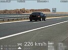 �idi� v BMW uh�n�l po d�lnici D35 rychlost� 226 kilometr� v hodin�.