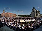 Ve Varav protestuje na pl milionu lidí. (4. ervna 2023)
