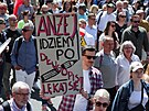 V polské Varav se nkolik tisíc lidí úastní pochodu u píleitosti 34....