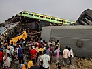 V indickém stát Urísa se srazil expres s nákladním vlakem. Na míst bylo k...