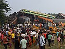 V indickém stát Urísa se srazil expres s nákladním vlakem. Na míst bylo k...
